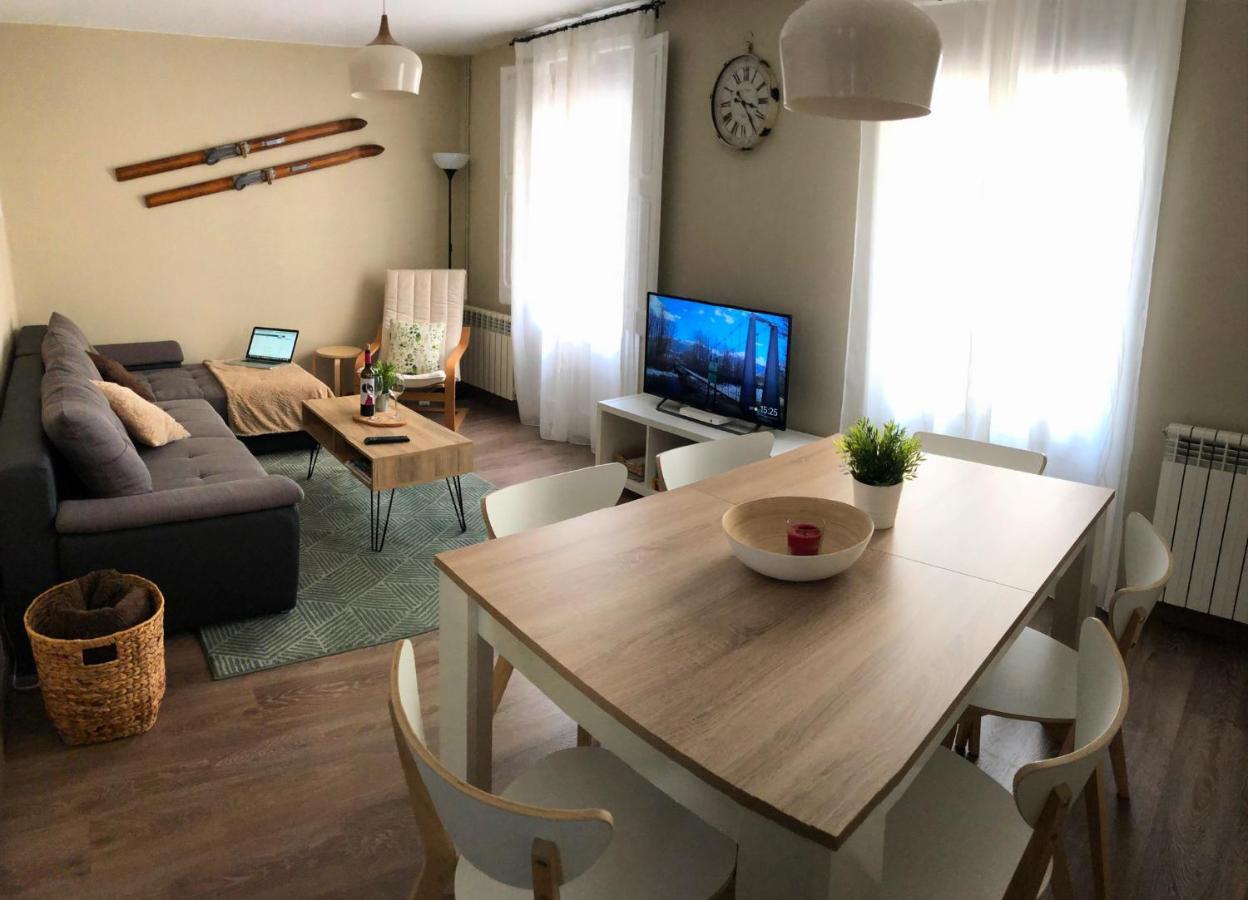 Apartamento Acogedor Y Familiar - Wifi+Chromecast Puigcerdà Exteriör bild